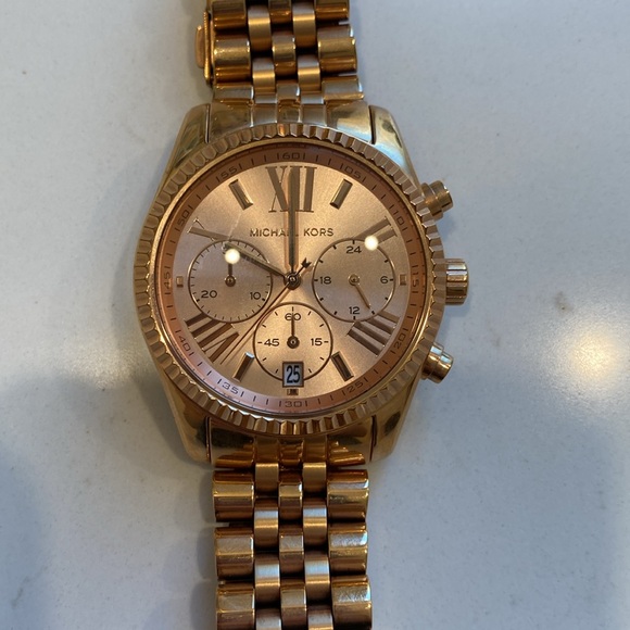 Michael Kors rose gold watch - Picture 1 of 4
